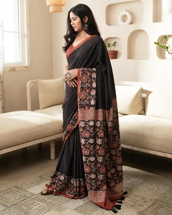 Black_Cotton_Floral_Jaal_Border_Print_Mulmul_Saree_For_Women